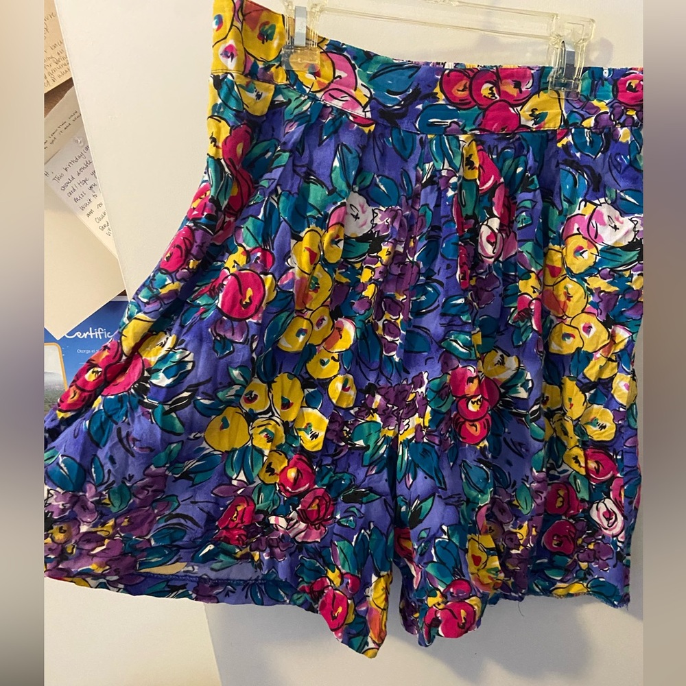 Floral vintage shorts - Great Condition